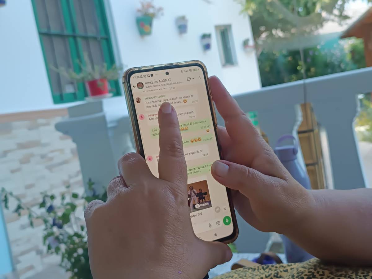Els grups de WhatsApp entre dones: espais íntims i de suport